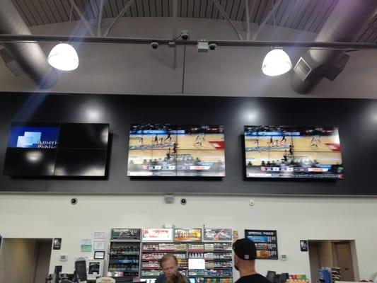 That's right.  A gas station with 2.25 televisions.  5 star baby.