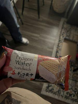 Strawberry frozen wafer sandwich