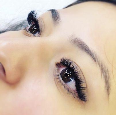 Volume eyelash extensions