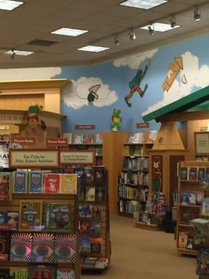 Walpole Barnes & Noble -- Walpole Mall : 82 Providence Highway / Route 1, Walpole          Interior