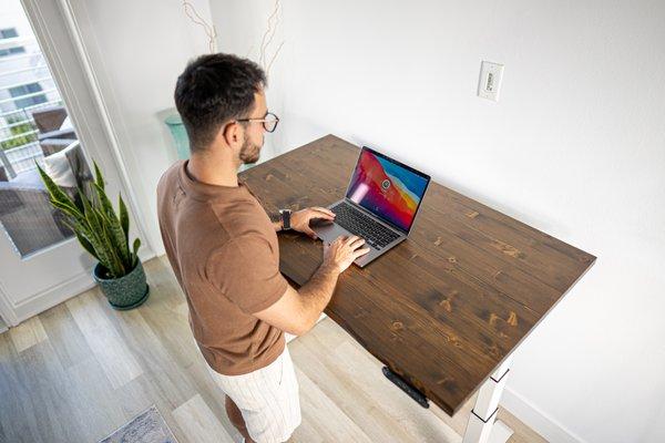 #standingdesk#solidwooddesk#woodendesk#officedesk#liveedgedesk#workdesk#adjustabledesk