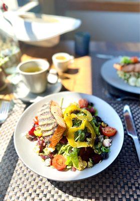 Meridian salad with salmon