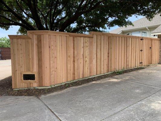 Beautiful western red cedar fence with a puppy panel for our furry friend.
Richardson, TX