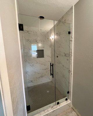 FRAMELESS SHOWER