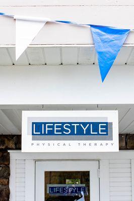 Outdoor Parking | Lifestyle Physical Therapy Huntington