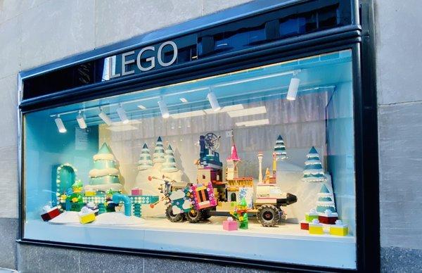 Lego store - no lines if you arrive early