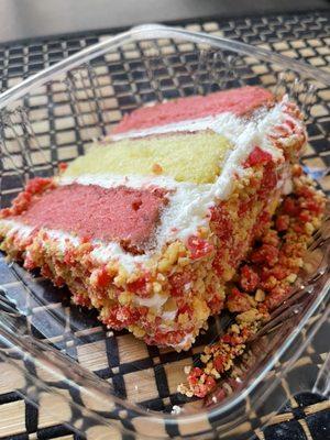 Strawberry crunch cake