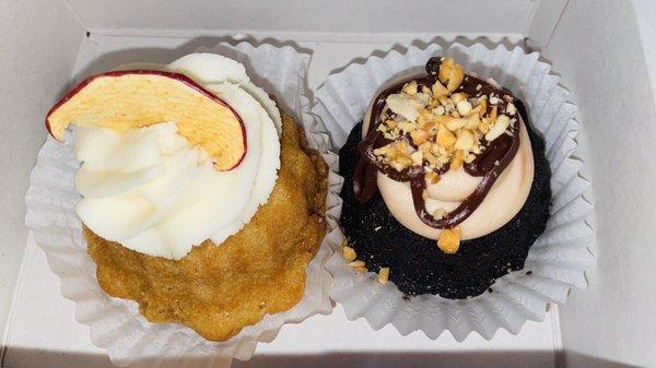 Mini cakes, apple and chocolate peanut butter cake