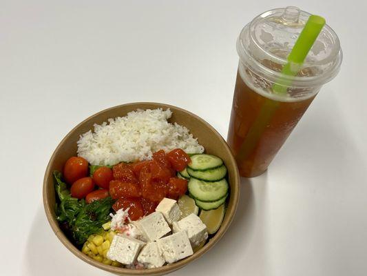 Spicy Tuna Bowl & White Peach Oolong w/Mango Popping Boba; IG: @katzlundell