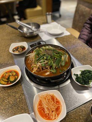 Kamjatang with banchan