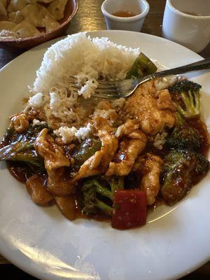 Garlic mango & chicken with white rice, wonton soup, and oolong tea. Lunch special.