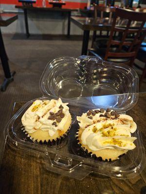 1/27/2024 - I got a few cannoli vegan cupcakes to go.