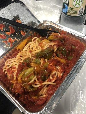 Spaghetti with sauce and peppers