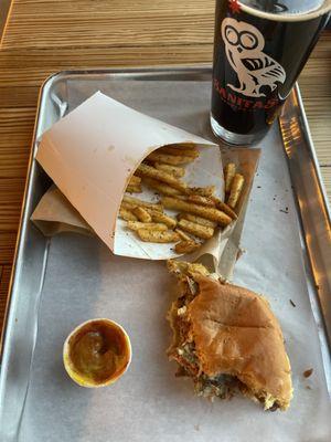 Dunkleweiss beer, Colorado burger & seasoned fries