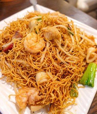 124. Seafood Chow Mein- Standard but satisfying and good portion! ~ @seattle.food.diva