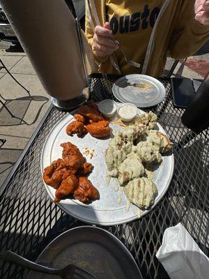 Jalapeño ranch, spicy garlic and mild wings