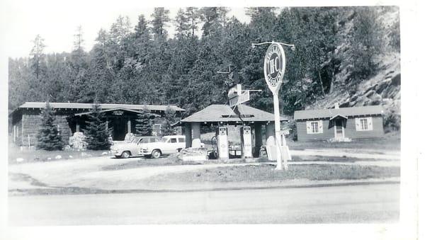 Vintage Photo - 1950's at Pine Rest Cabins - "begin and end your touring day at Pine Rest Cabins"