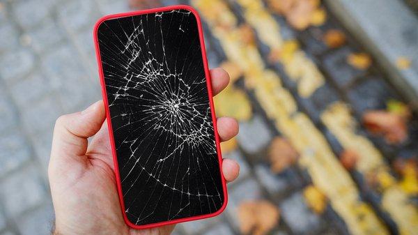 We can fix your iPhone even if it doesn't turn on or it's been severely damaged. We get free diagnostics.