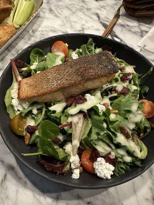 Market salad with grilled salmon