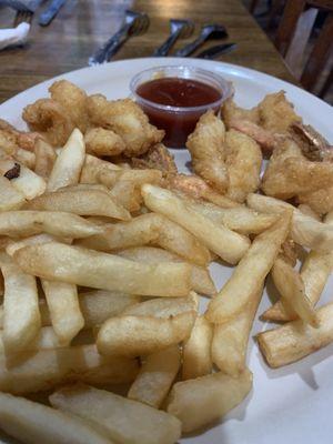 This is the kids shrimp meal. Huge portions for kids meals! The 4 year old had a burger off kids meal bigger than her face!!