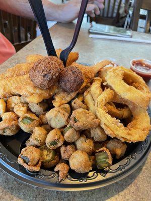 Fillet of flounder and popcorn shrimp with fried okra and Onion Rings - Large