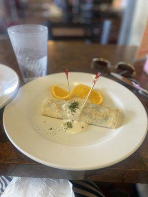 Tiny chicken Florentine crepe