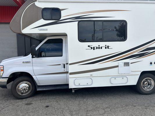 RV with 35% front doors and 5% on rear windows