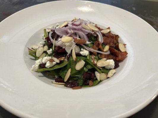 Baby spinach and goat cheese salad