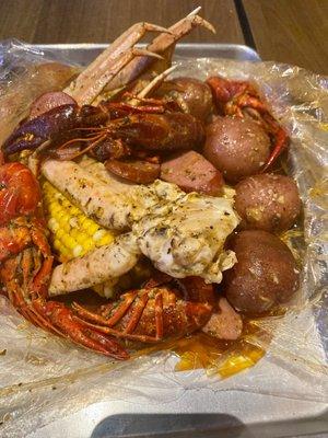 1pound Snow crab boil with sausage, potatoes, corn, and crawfish.