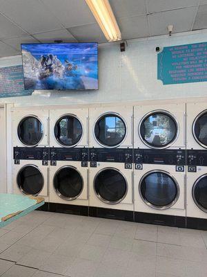 At Launderland, we have plenty of washing machines, ensuring less waiting time. Enjoy quick, efficient laundry without the hassle!