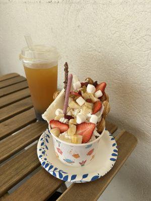 Egg Waffle with Cheesecake and Mango ice cream, Passion Fruit tea with classic boba