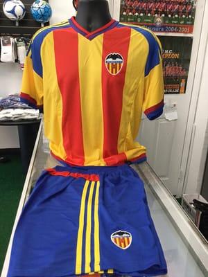 Valencia  replica kits special price discount on purchase of 12 kits or more