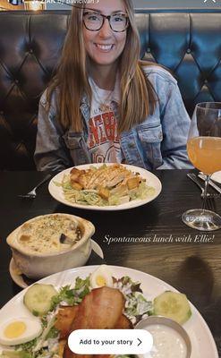 Side Caesar salad with chicken, house salad and French onion soup!