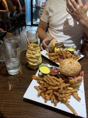 Saturn, Kona Kai, Popo Nashville Puck Nashville Overtime Burger