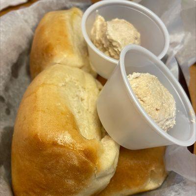 Yummy rolls w/butter