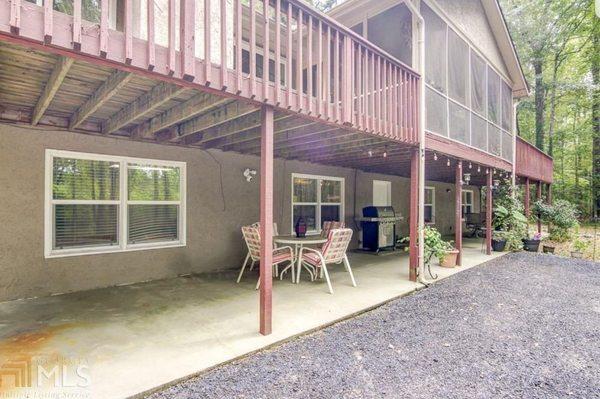 Screen porch and in-law suite.