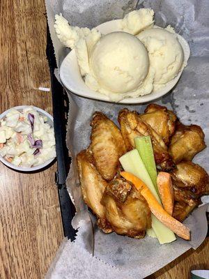 Plain wings, mashed potatoes and coleslaw