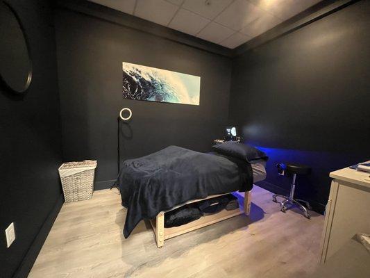 Our Hydrafacials are administered by an esthetician to cleanse, hydrate and replenish the skin.