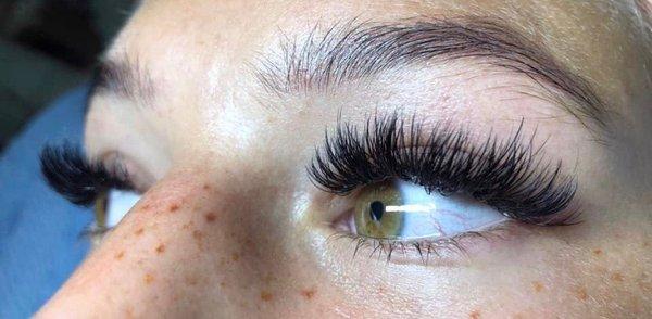 Fun volume lashes