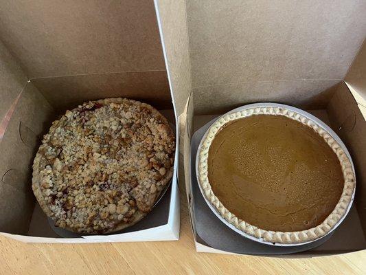 Harvest and pumpkin pies