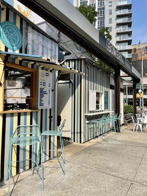 Tiny outdoor eateries