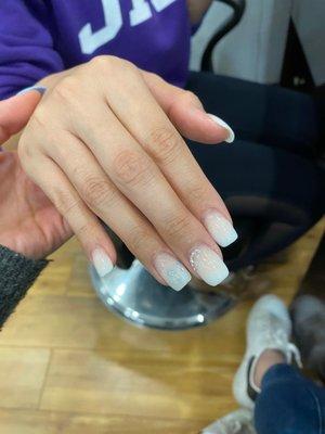 Short bridal nails for small wedding