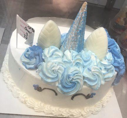 This unicorn cake is adorable, I'll have to look into it for my toddler's birthday next year! Oreo Ice Cream with Chocolate cake, mm!