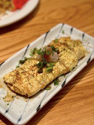 Dashi maki - Japanese rolled omelet made with egg and dashi