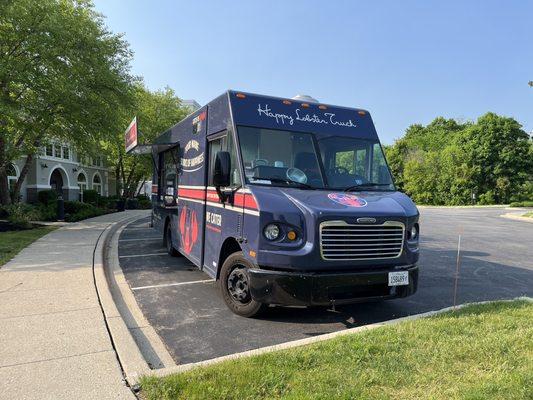 Food truck at Vernon Hills Milton Luxury Apartment