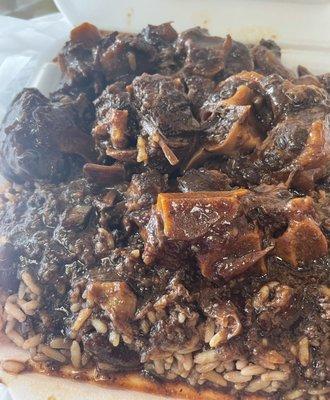 Oxtails with rice and peas