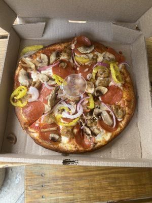 10" Deluxe pizza (substituted green peppers for banana peppers).