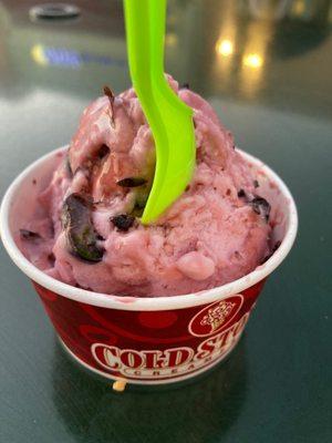 Cherry yogurt with black cherries