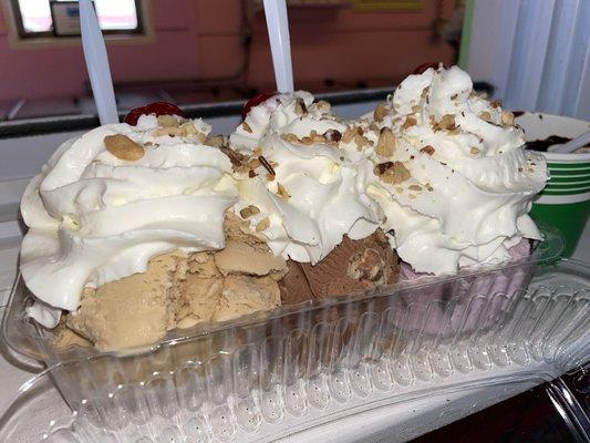 LARGE SUNDAE (Island Coconut, Grandpa's Peanut Butter Fudge, X-Tremely Black Raspberry), toppings on side