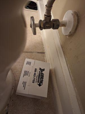 Sticky trap / bait to catch cockroaches. Placed under sinks and toilets.